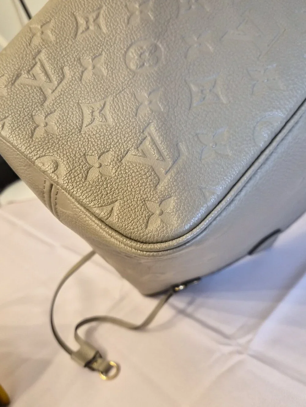 Louis Vuitton Neverfull MM Empreinte Turtle Dove Microchipped